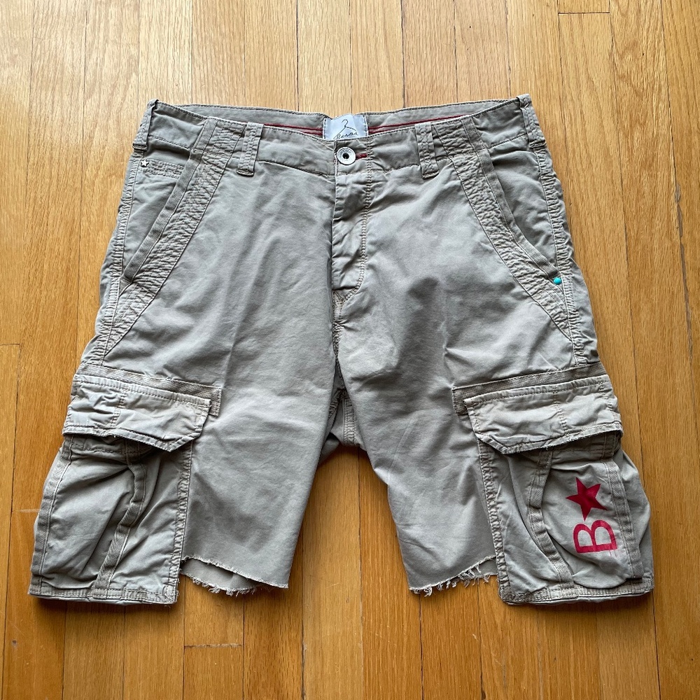 BERNA CUT OFF CARGO SHORTS SIZE 32 EXCELLENT CONDITION.